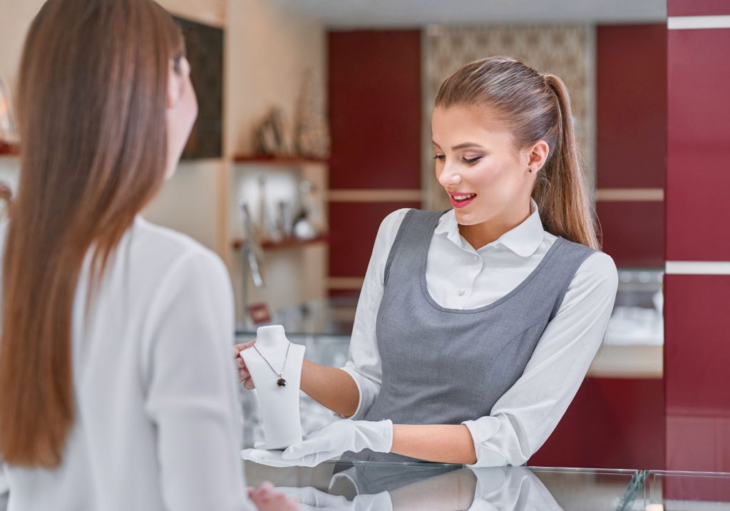 Combien les français dépensent-ils en moyenne pour un bijou?